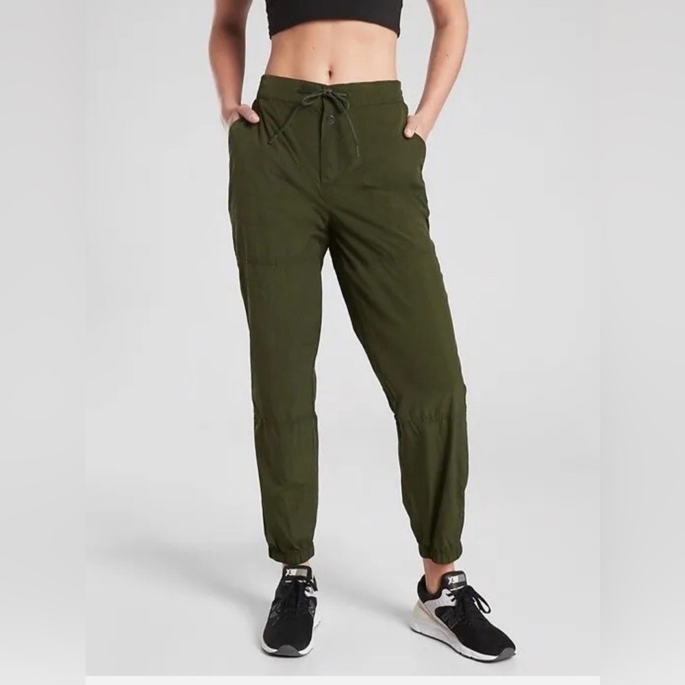 Athleta Expedition Jogger Nylon Pants Green Lightweight Drawstring Size 10 Tall